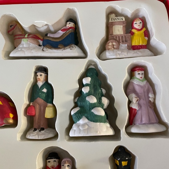 Vtg SNOWFLAKE Village 12 Pc Christmas Accessories Set Egg Nog Cart Trees People - Picture 3 of 7